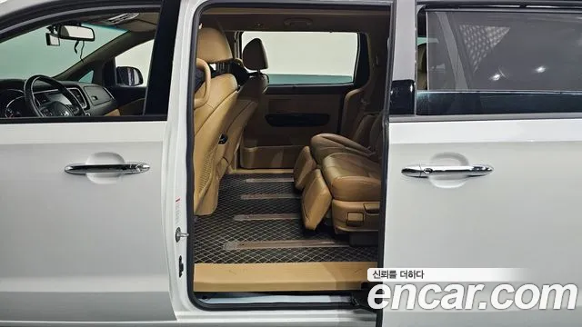 Kia Carnival 2018 thumb 10