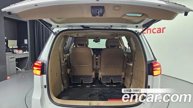 Kia Carnival 2018 thumb 12