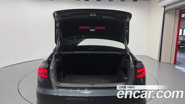 Audi A4 2019 thumb 3