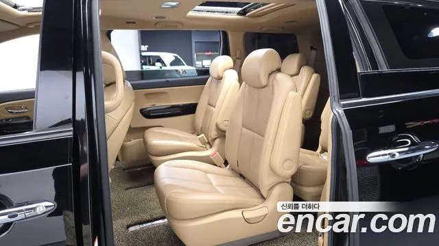 Kia Carnival 2019 thumb 11