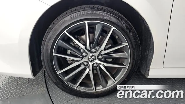 Toyota Camry 2024 thumb 9