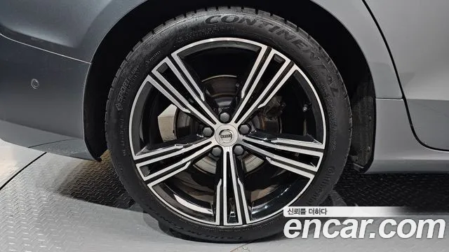 Volvo S60 2019 thumb 5
