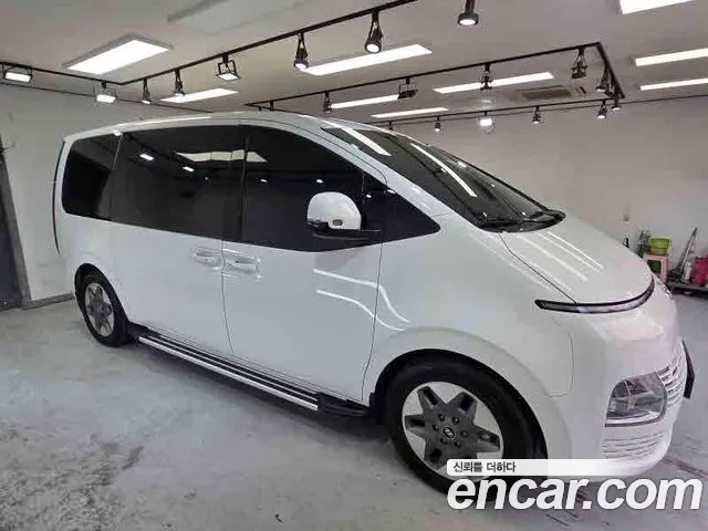 Hyundai Staria 2023 thumb 3