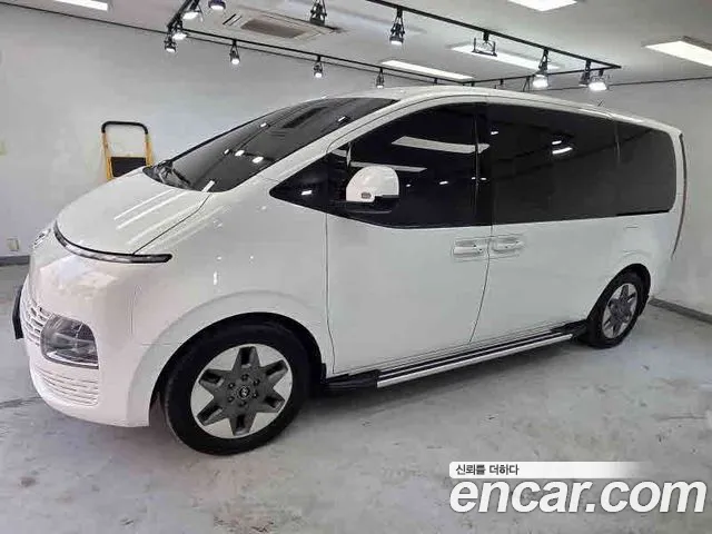 Hyundai Staria 2023 thumb 2