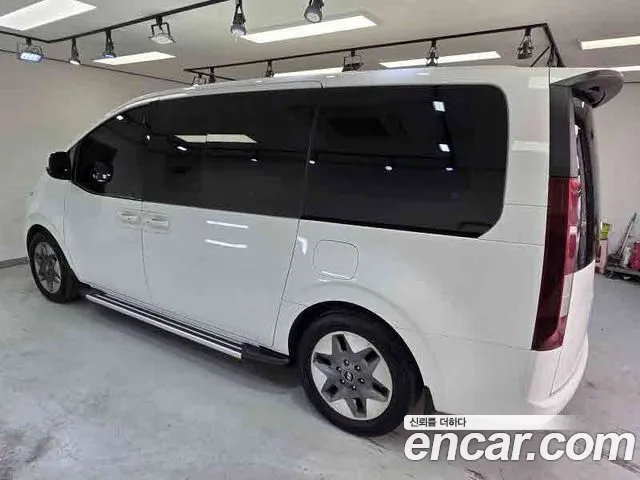 Hyundai Staria 2023 thumb 11