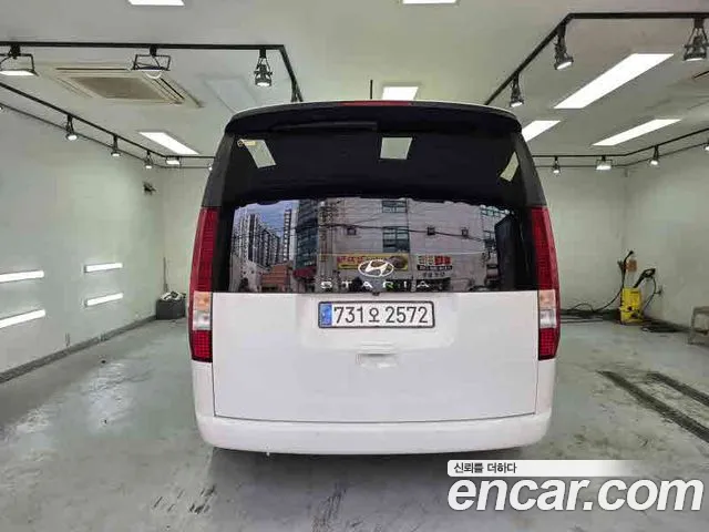 Hyundai Staria 2023 thumb 5
