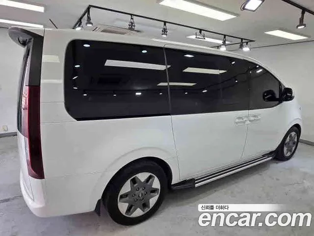 Hyundai Staria 2023 thumb 12