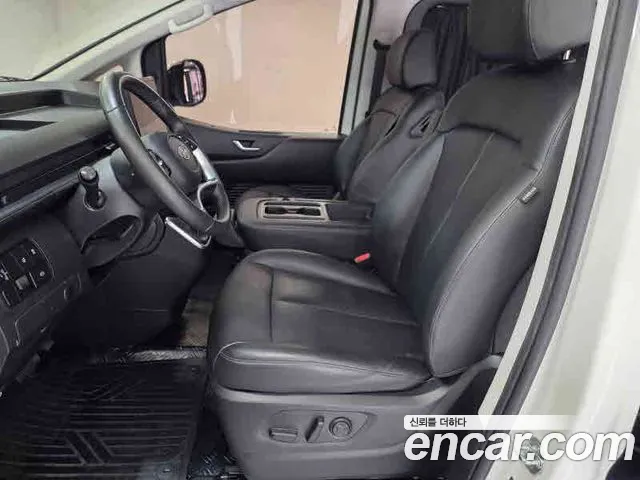 Hyundai Staria 2023 thumb 4
