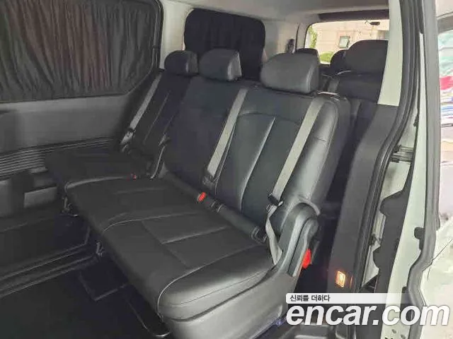 Hyundai Staria 2023 thumb 10