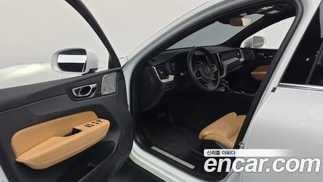Volvo XC60 2019 thumb 5