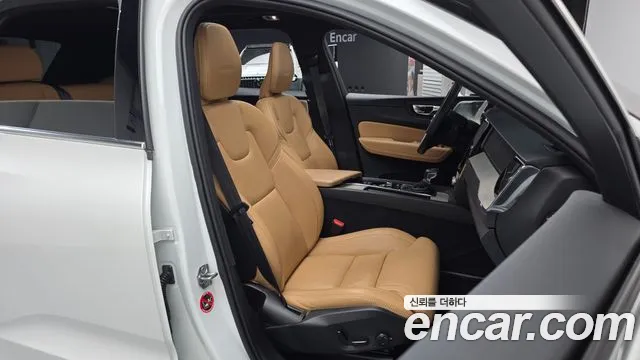 Volvo XC60 2019 thumb 4