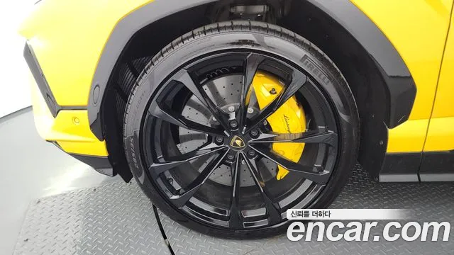 Lamborghini Urus 2023 thumb 10
