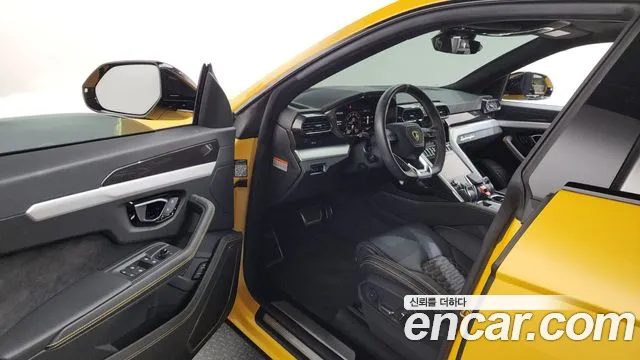 Lamborghini Urus 2023 thumb 8