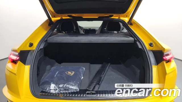 Lamborghini Urus 2023 thumb 11