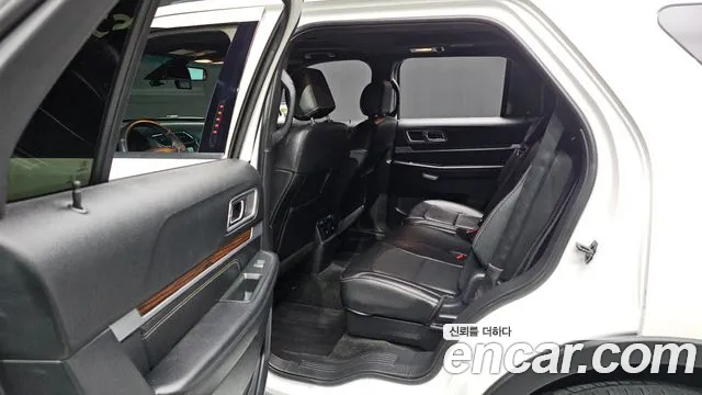 Ford Explorer 2016 thumb 6
