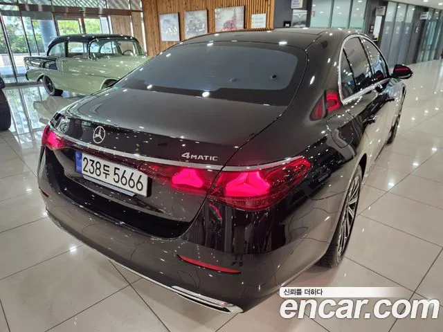 Mercedes-Benz E-Class 2025 thumb 2