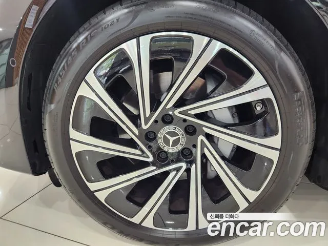 Mercedes-Benz E-Class 2025 thumb 12