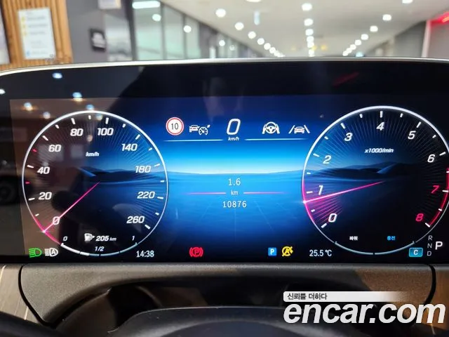 Mercedes-Benz E-Class 2025 thumb 10