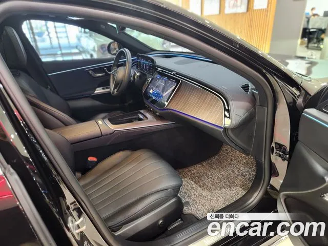 Mercedes-Benz E-Class 2025 thumb 5