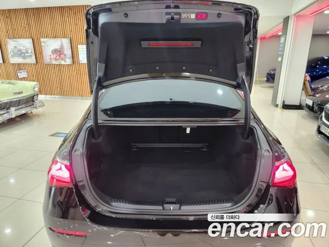 Mercedes-Benz E-Class 2025 thumb 9