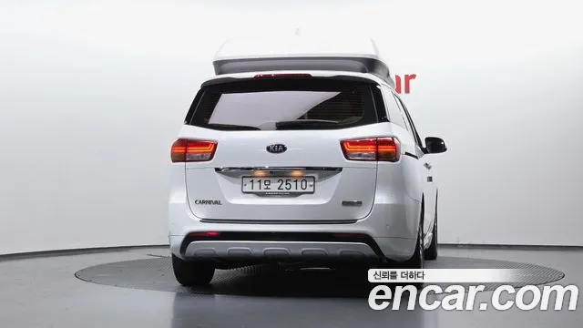 Kia Carnival 2015 thumb 11