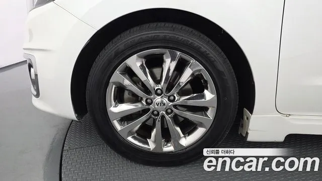 Kia Carnival 2015 thumb 10