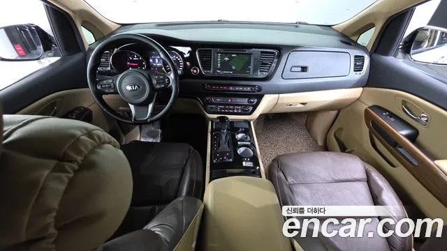 Kia Carnival 2015 thumb 8