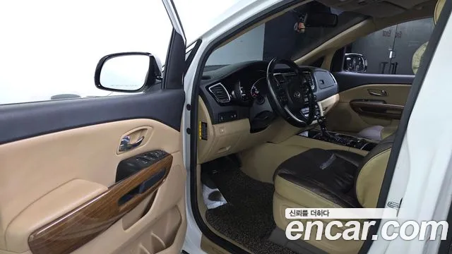 Kia Carnival 2015 thumb 6