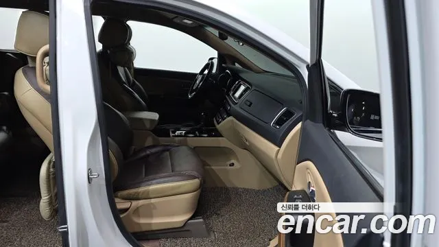 Kia Carnival 2015 thumb 3