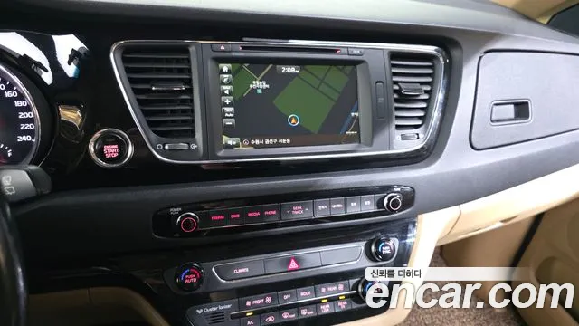 Kia Carnival 2015 thumb 4