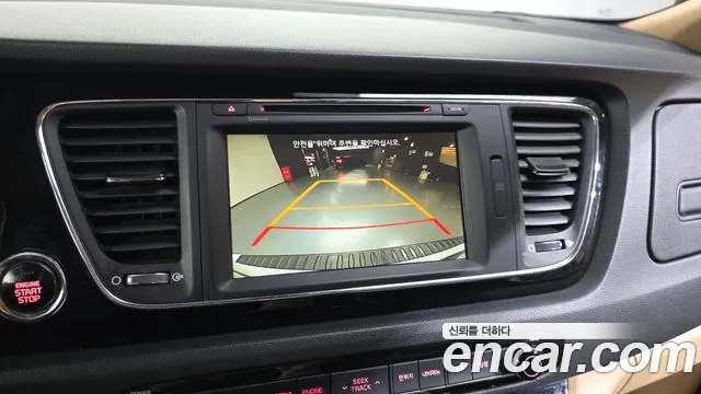 Kia Carnival 2015 thumb 2