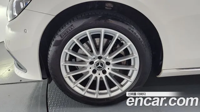 Mercedes-Benz E-Class 2023 thumb 6