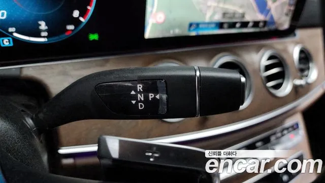 Mercedes-Benz E-Class 2023 thumb 8