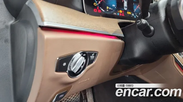 Mercedes-Benz E-Class 2023 thumb 12