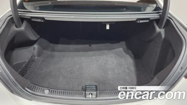 Mercedes-Benz E-Class 2023 thumb 2
