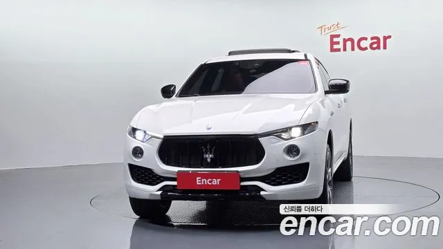 Maserati Levante 2017 thumb 10