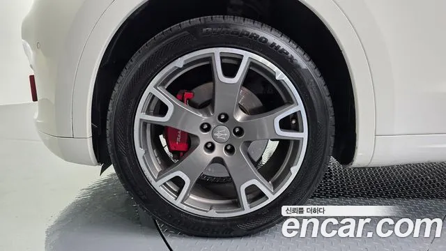 Maserati Levante 2017 thumb 2