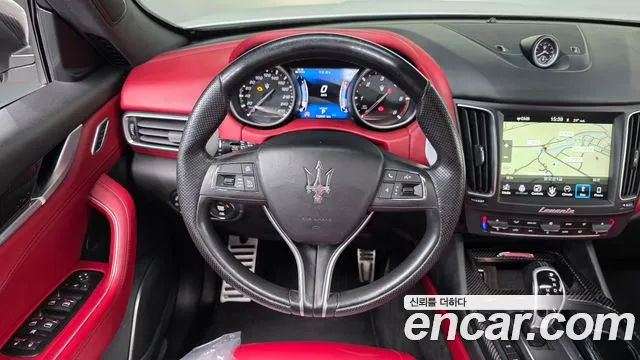 Maserati Levante 2017 thumb 6