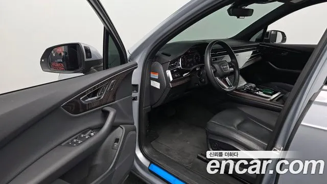 Audi Q7 2021 thumb 8