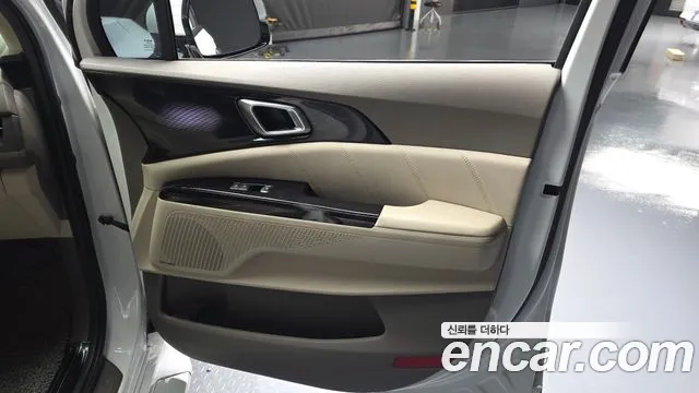 Kia Carnival 2022 thumb 10