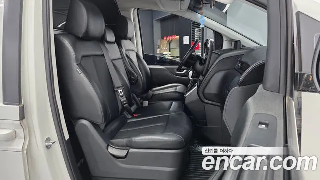 Hyundai Staria 2021 thumb 10