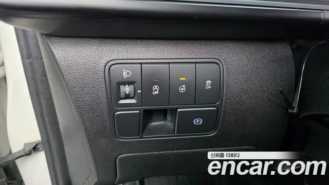 Hyundai Staria 2021 thumb 2