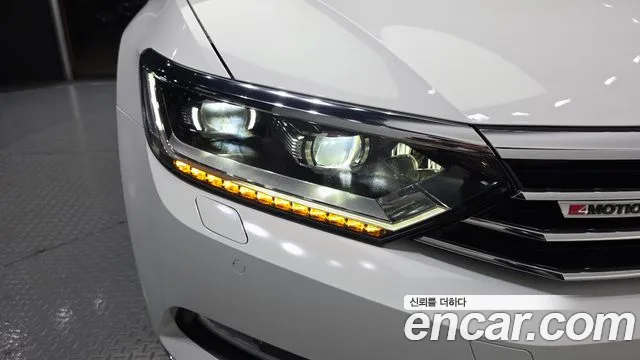 Volkswagen Passat GT 2018 thumb 2