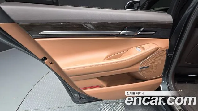 Genesis G90 2019 thumb 8