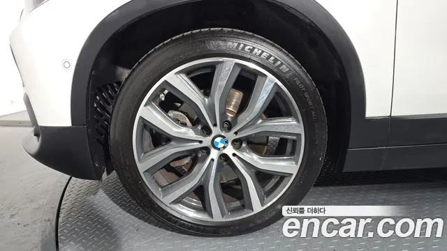 BMW X2 2019 thumb 3