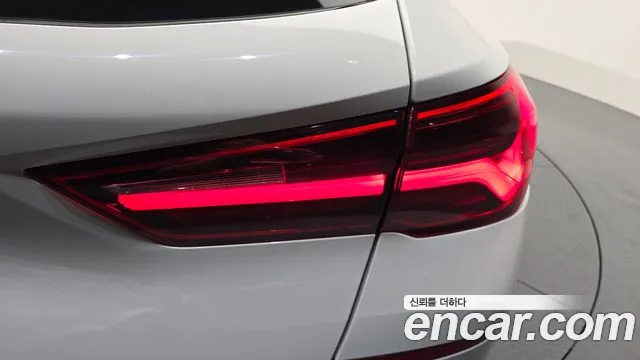 BMW X2 2019 thumb 8
