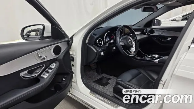 Mercedes-Benz C-Class 2017 thumb 12