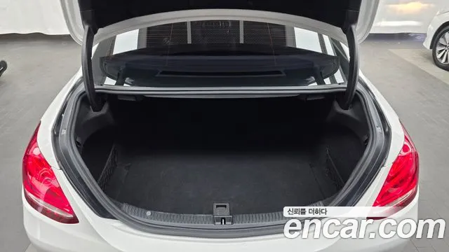 Mercedes-Benz C-Class 2017 thumb 4