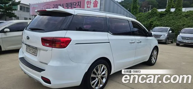 Kia Carnival 2018 thumb 3