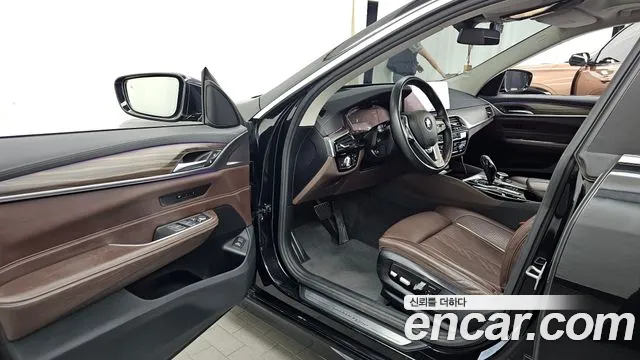 BMW 6 серии Gran Turismo 2022 thumb 2
